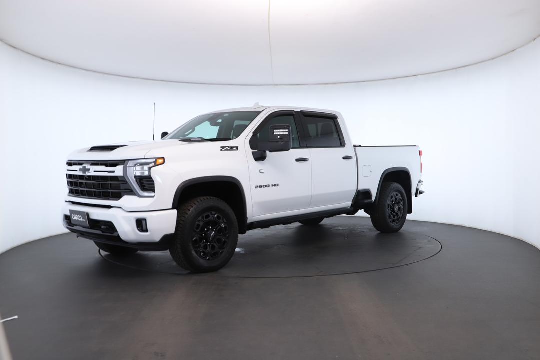 Exterior view frame 5