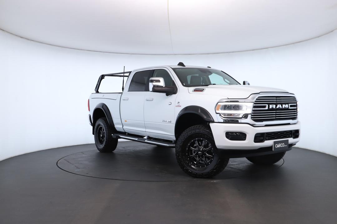 Exterior view frame 0