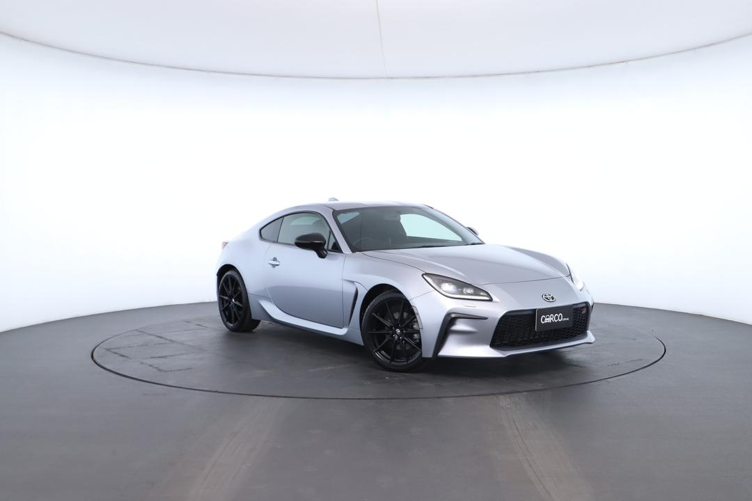 Exterior view frame 0