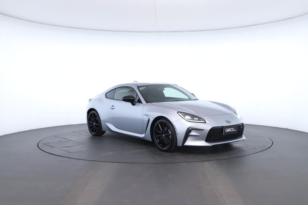 Exterior view frame 1