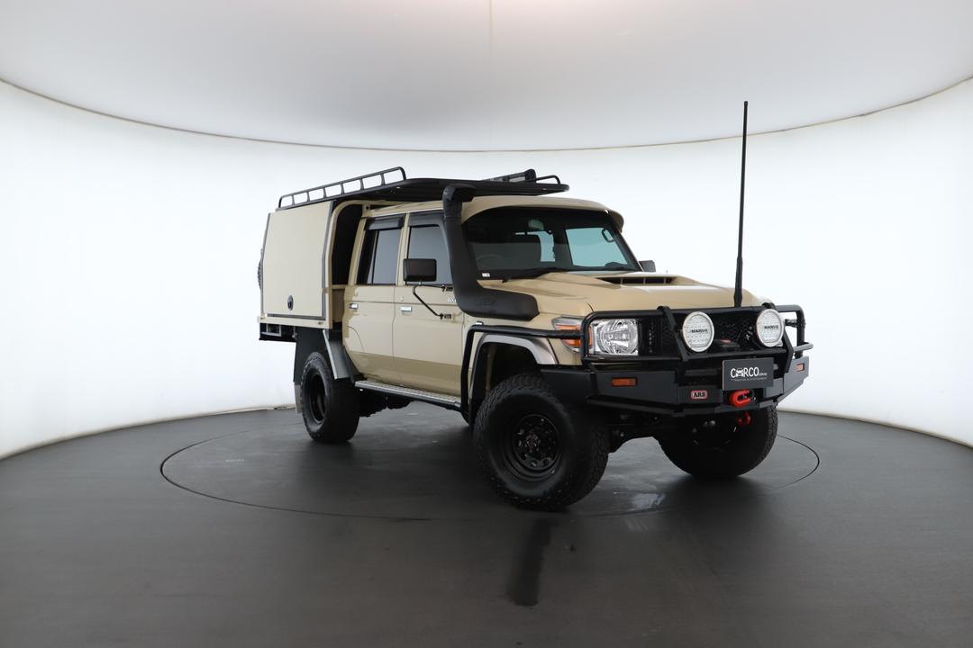 Exterior view frame 0