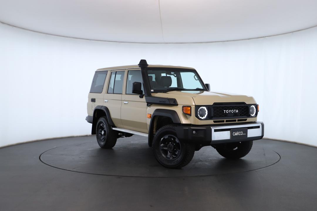 Exterior view frame 0