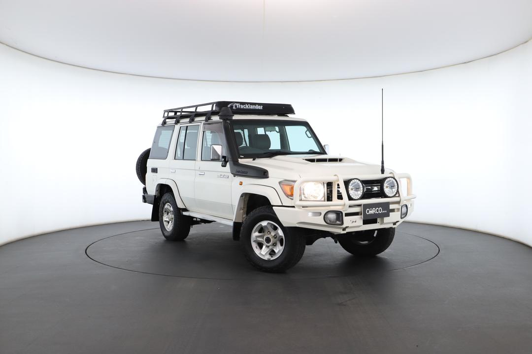 Exterior view frame 0