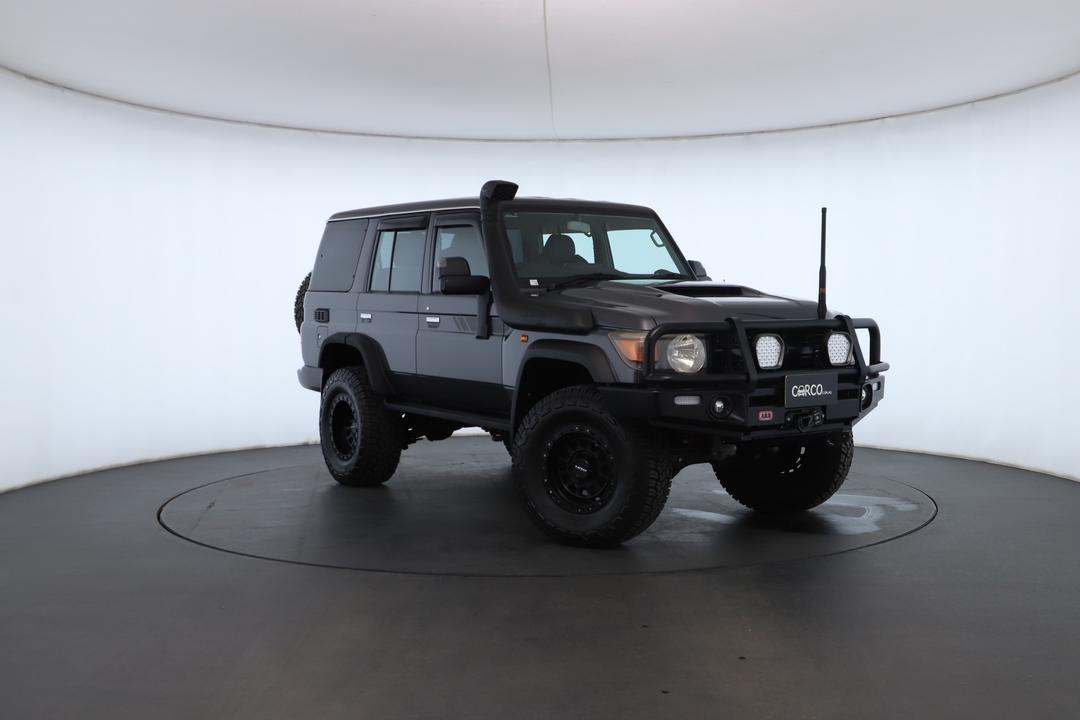 Exterior view frame 0