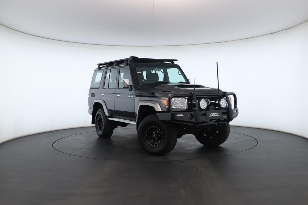 Exterior view frame 0