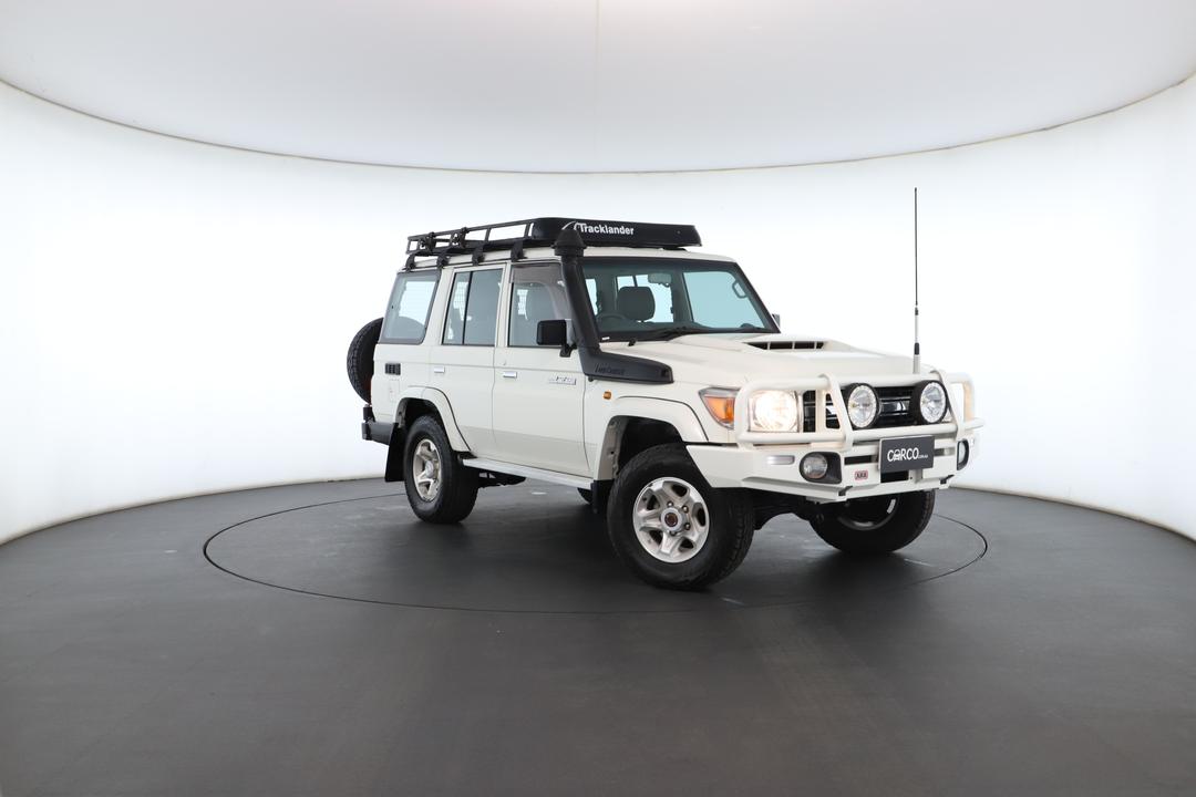 Exterior view frame 0