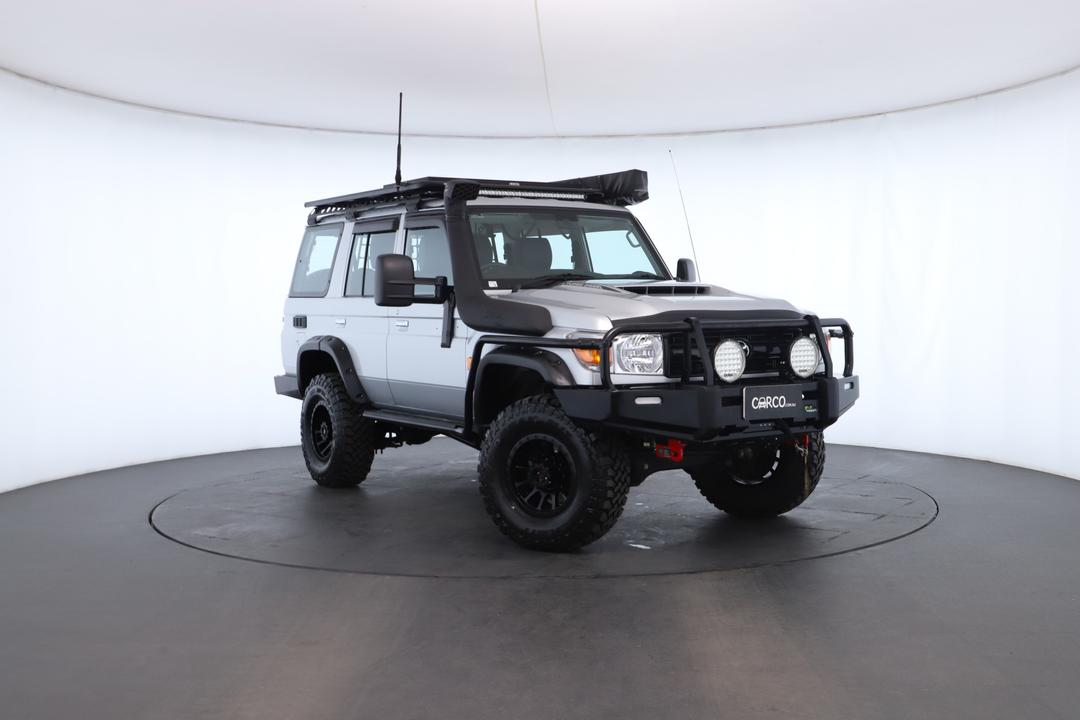 Exterior view frame 0