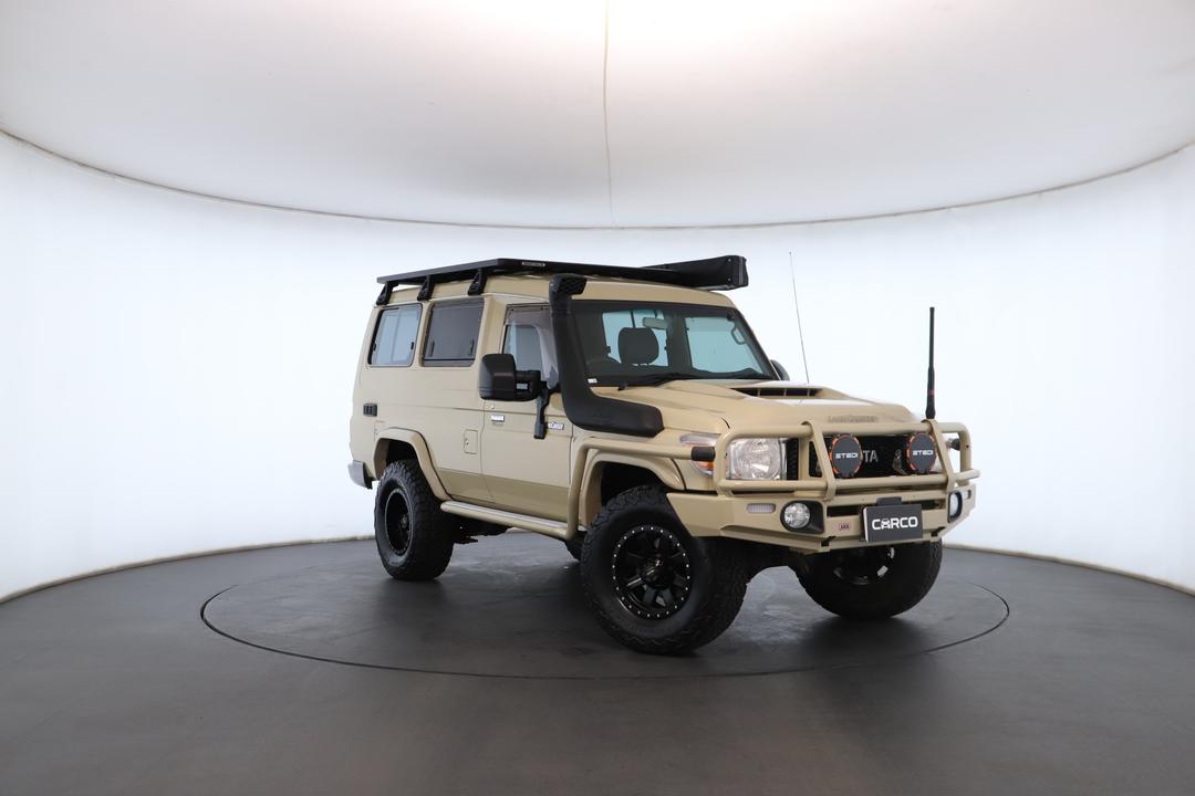 Exterior view frame 0