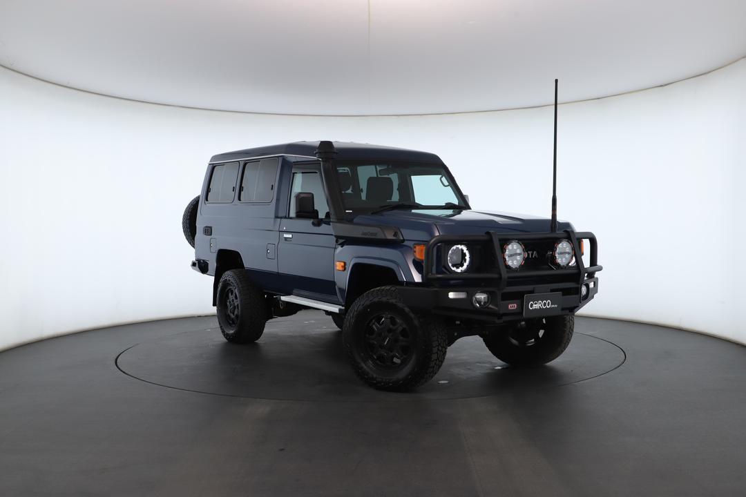 Exterior view frame 0