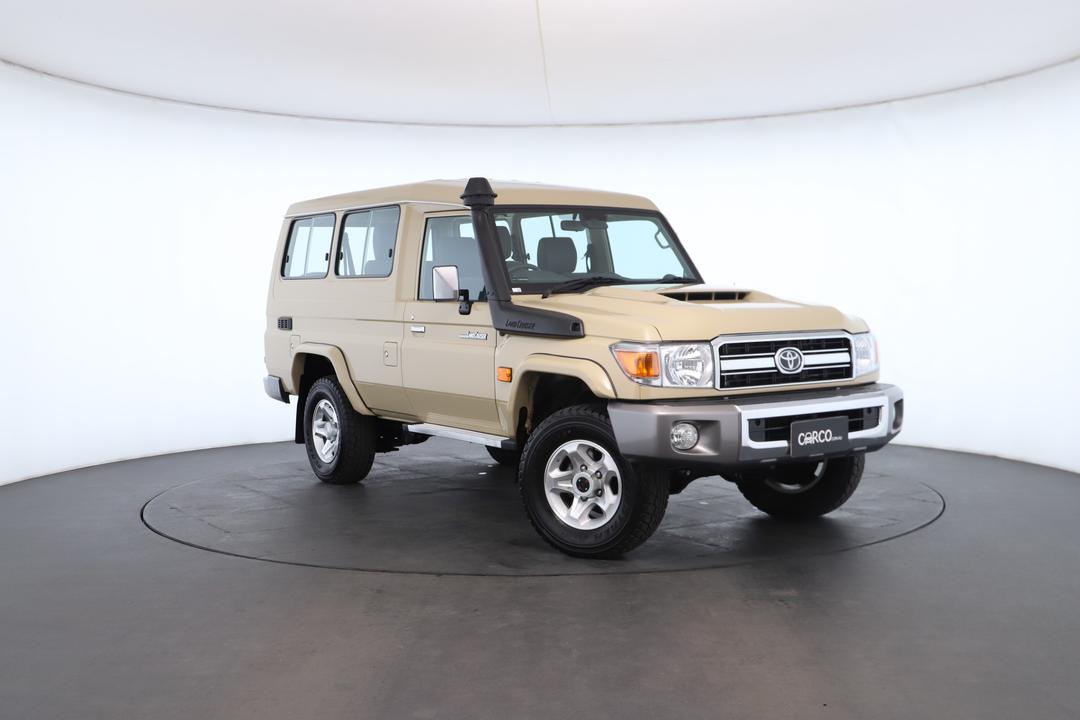 Exterior view frame 0