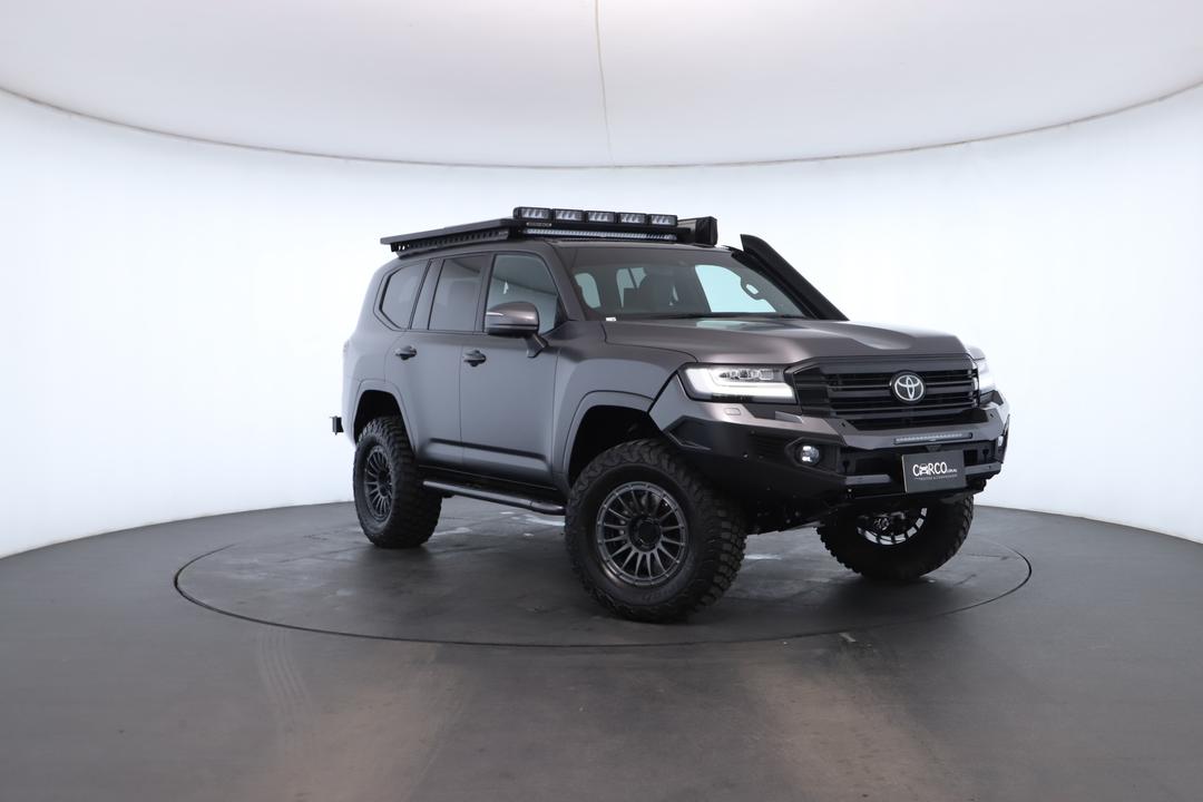 Exterior view frame 0