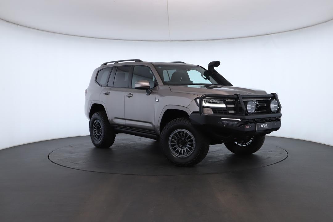 Exterior view frame 0