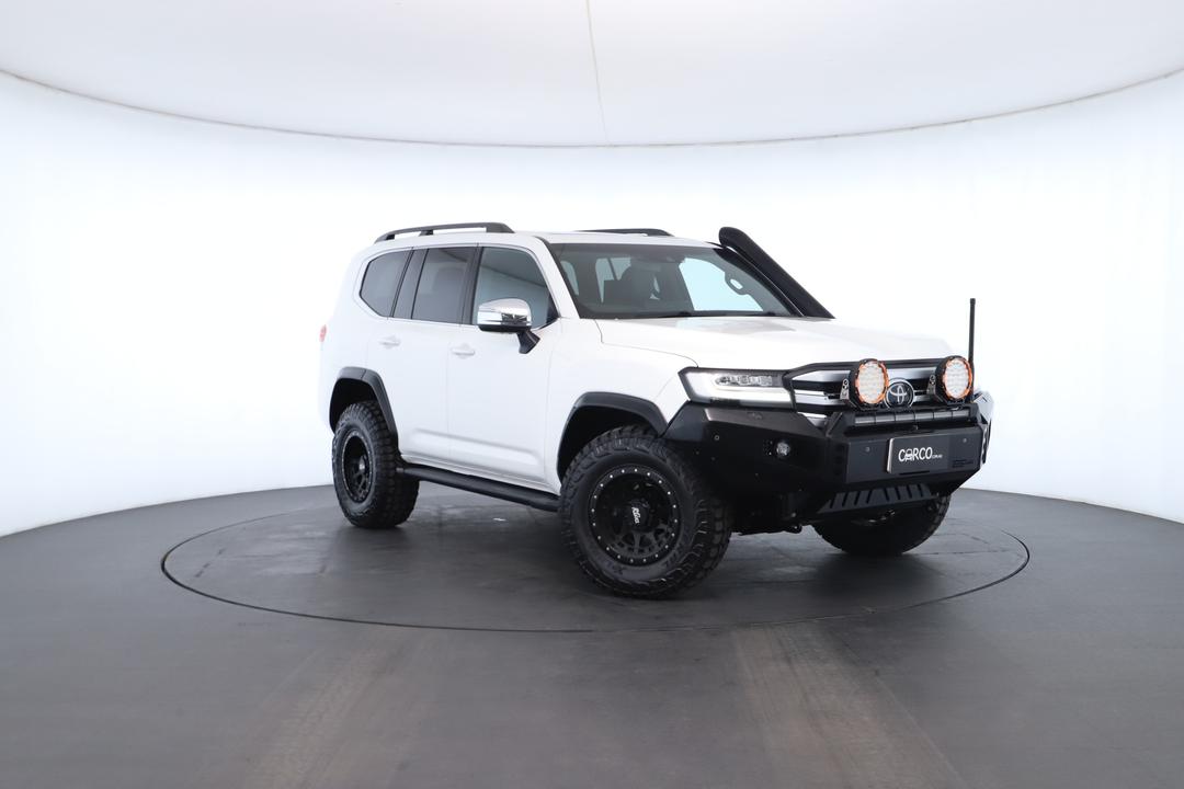 Exterior view frame 0