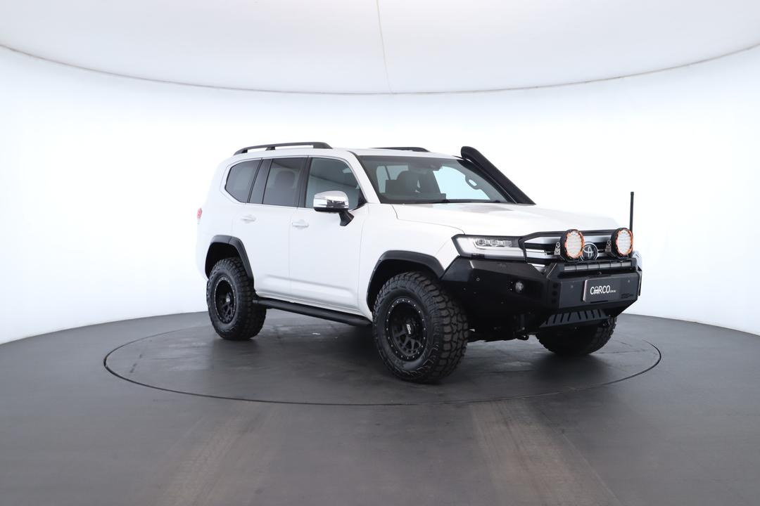 Exterior view frame 1