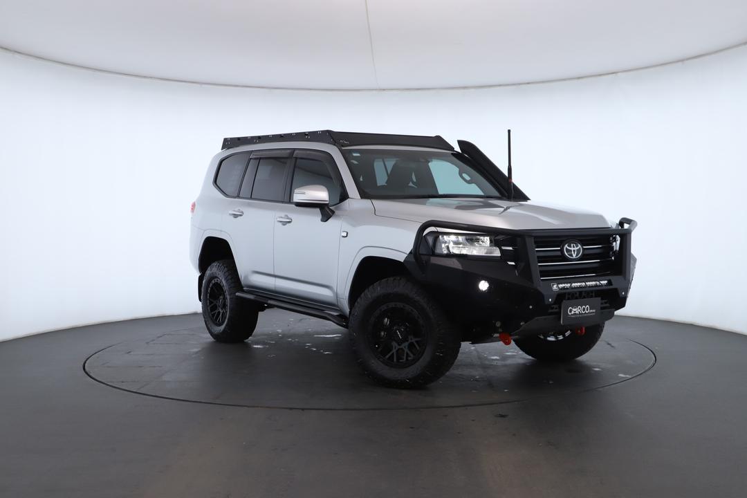 Exterior view frame 0