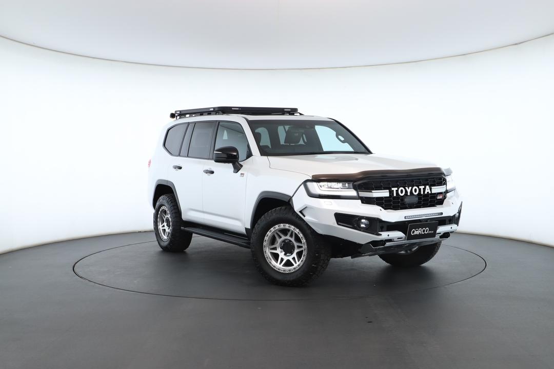 Exterior view frame 0