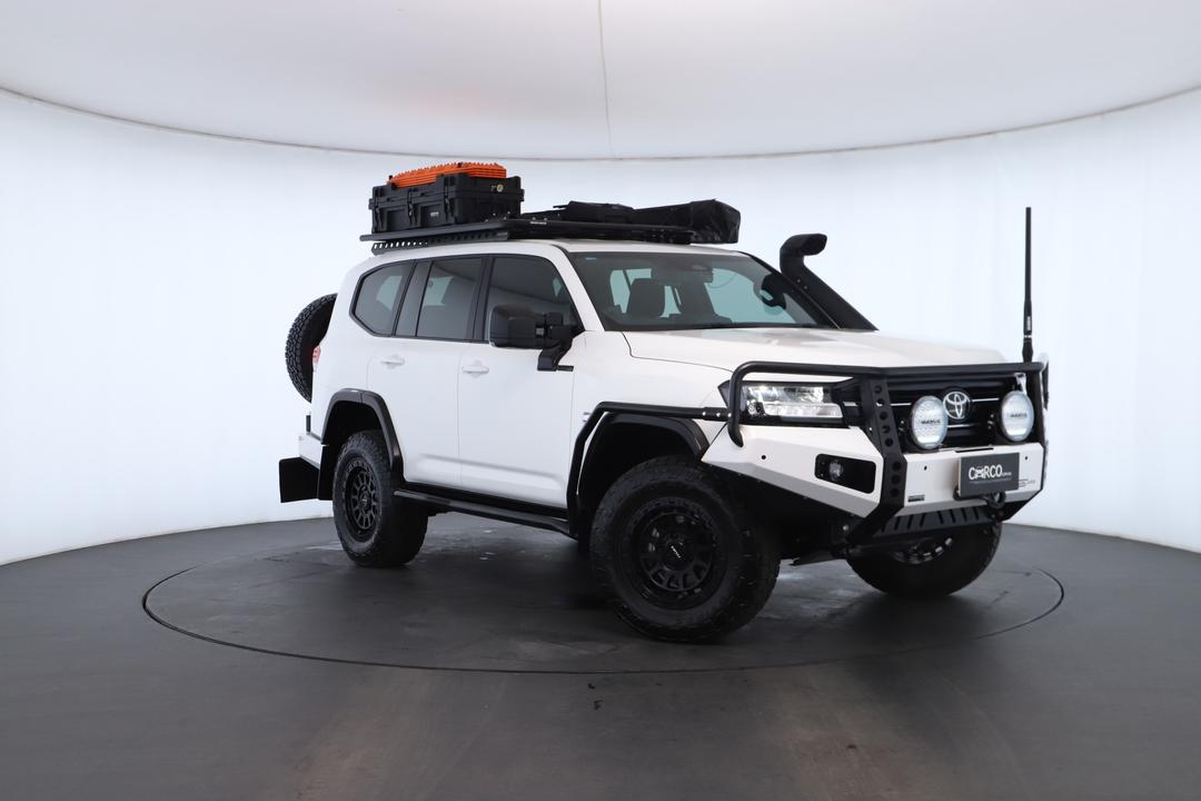 Exterior view frame 0