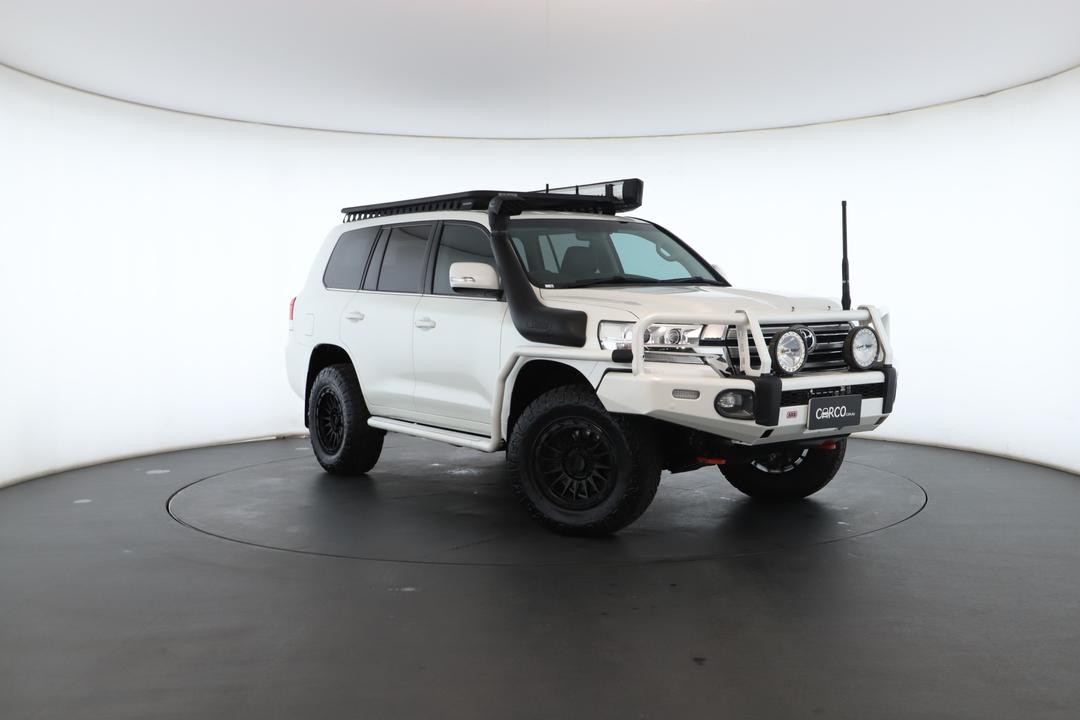 Exterior view frame 0