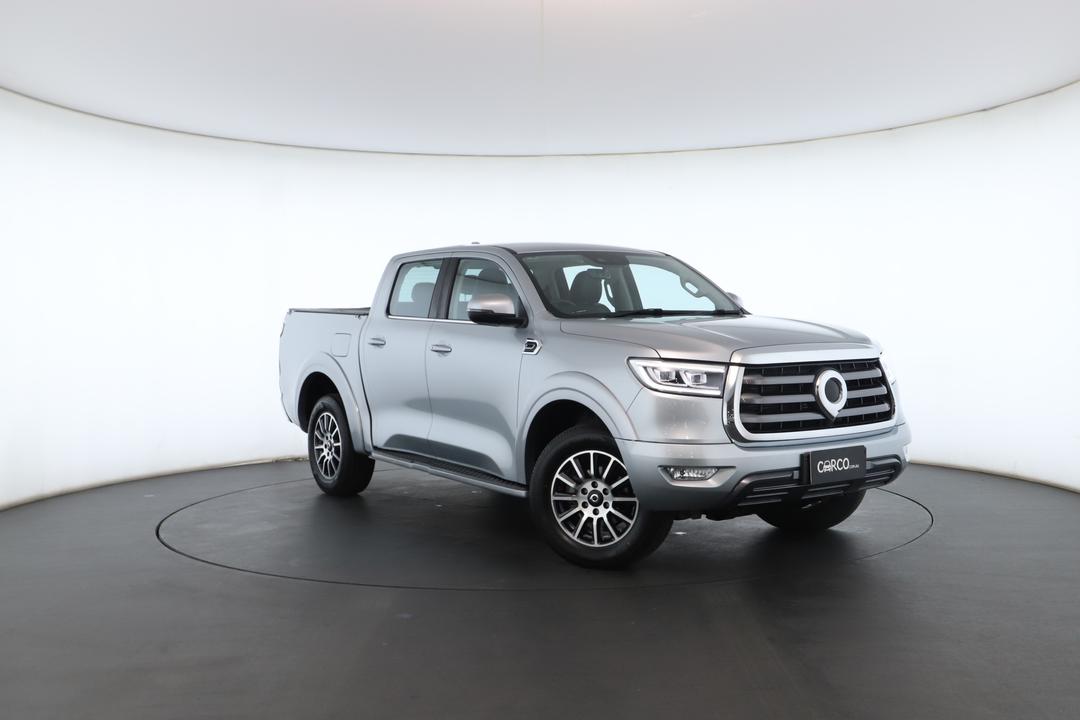 Exterior view frame 0