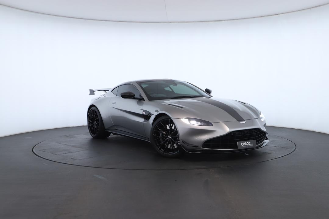 Exterior view frame 0