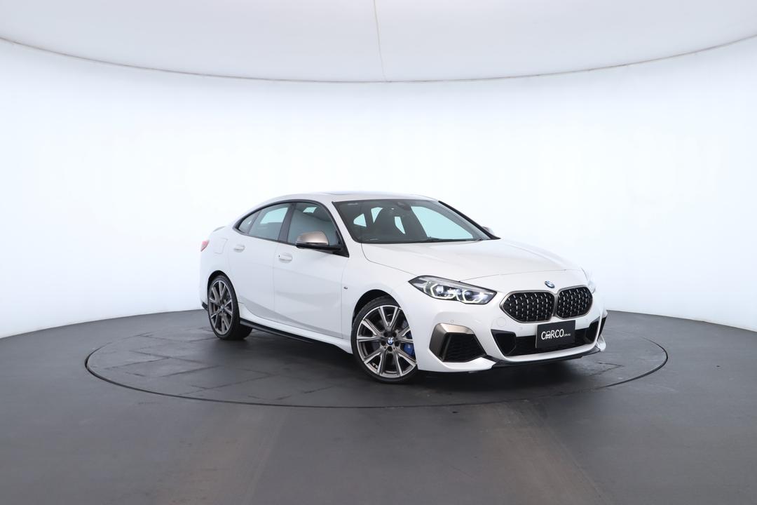 Exterior view frame 0