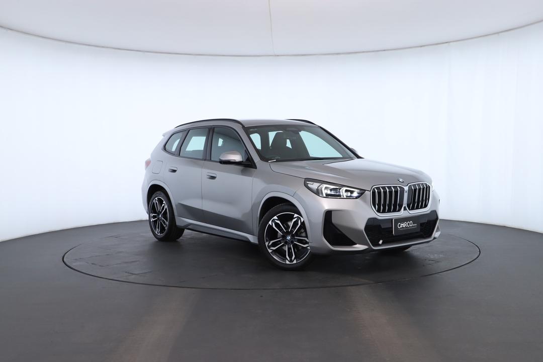 Exterior view frame 0