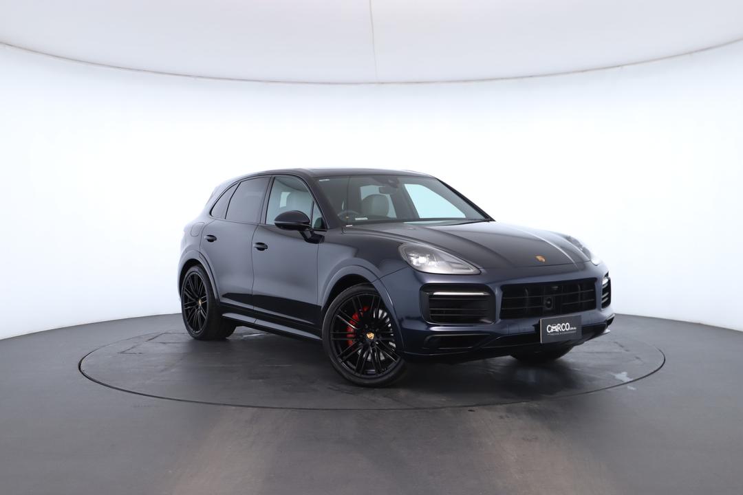 Exterior view frame 0