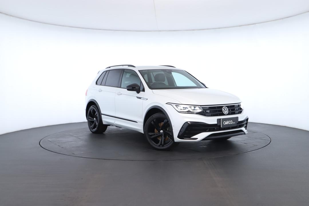 Exterior view frame 0