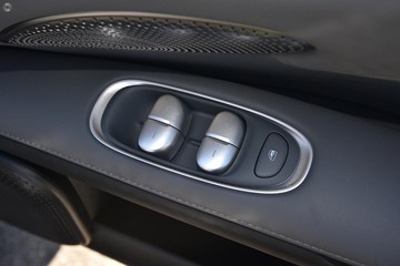 https://dvg-vehicle-assets.s3.amazonaws.com/012734/hazx1olhatg4ukjy74b3s7wy5.jpg