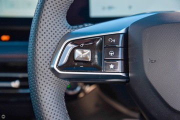 https://dvg-vehicle-assets.s3.amazonaws.com/033347/0idovgba7yzl4v1b1y42sqzb5.jpg