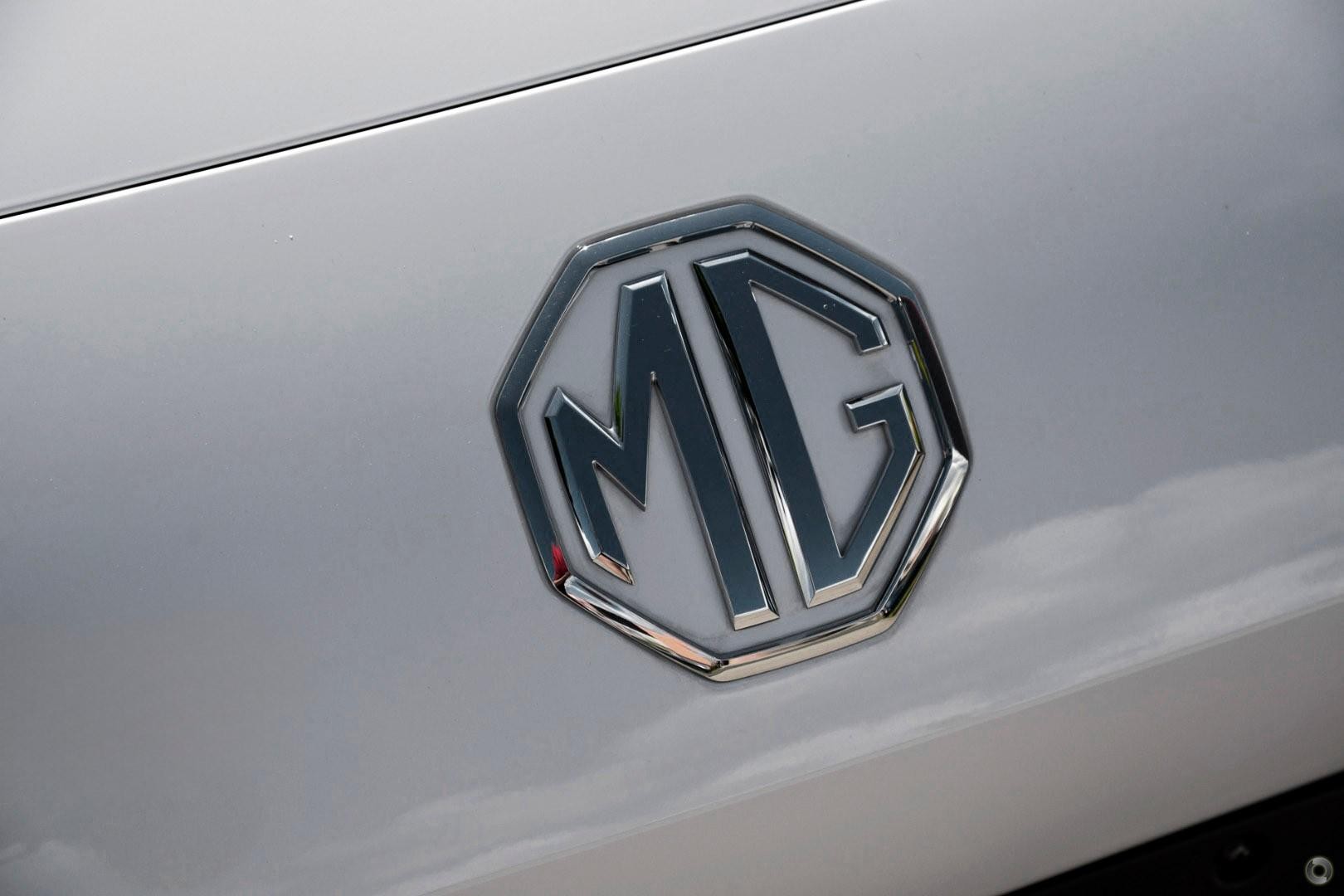 MG Mg4 image 3