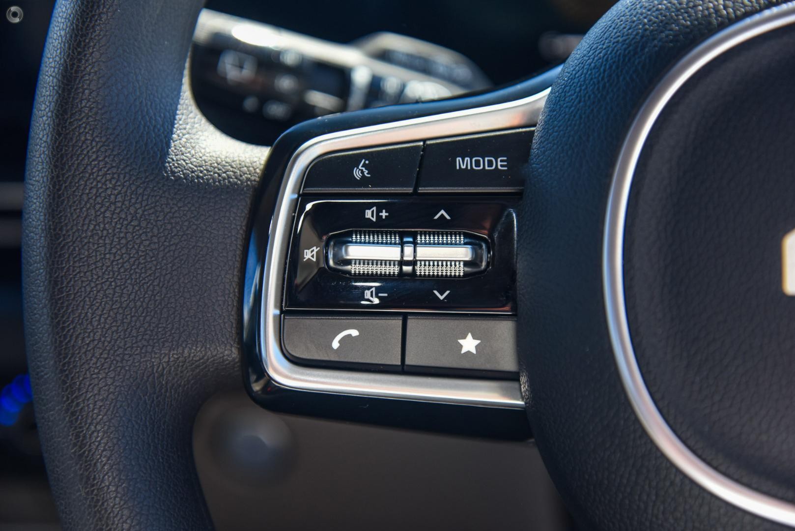 Kia Carnival image 4