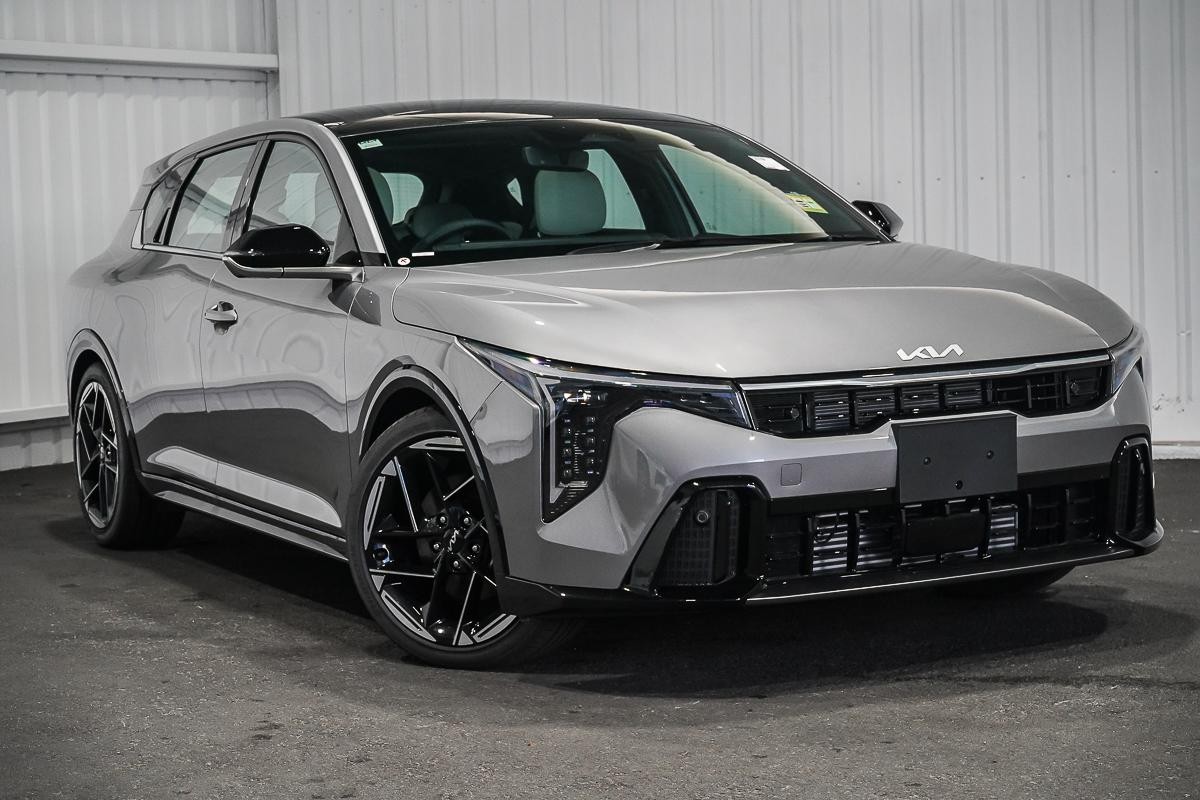 Kia K4 image 1