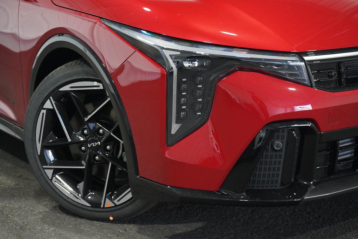 Kia K4 image 2