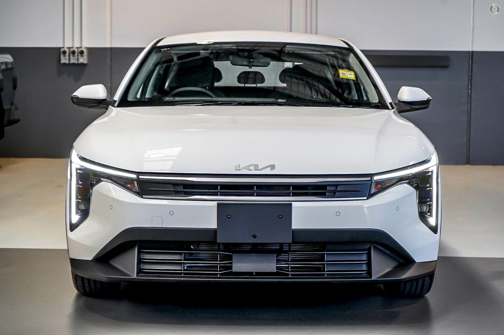 Kia K4 image 2