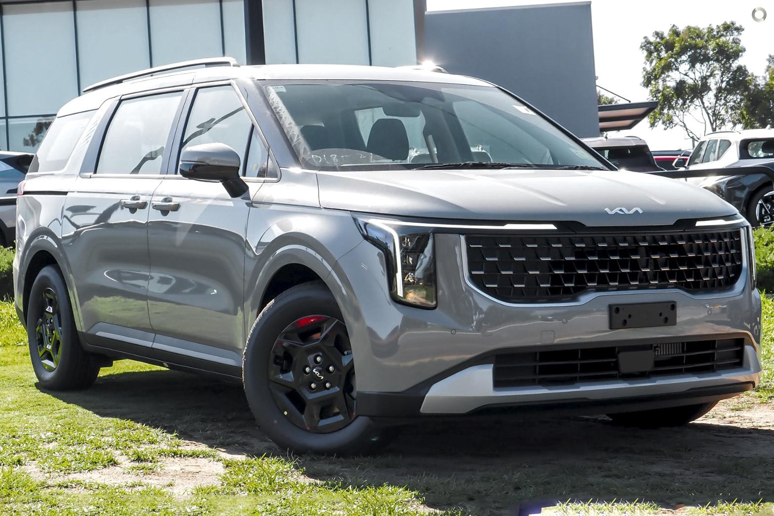 Kia Carnival image 1