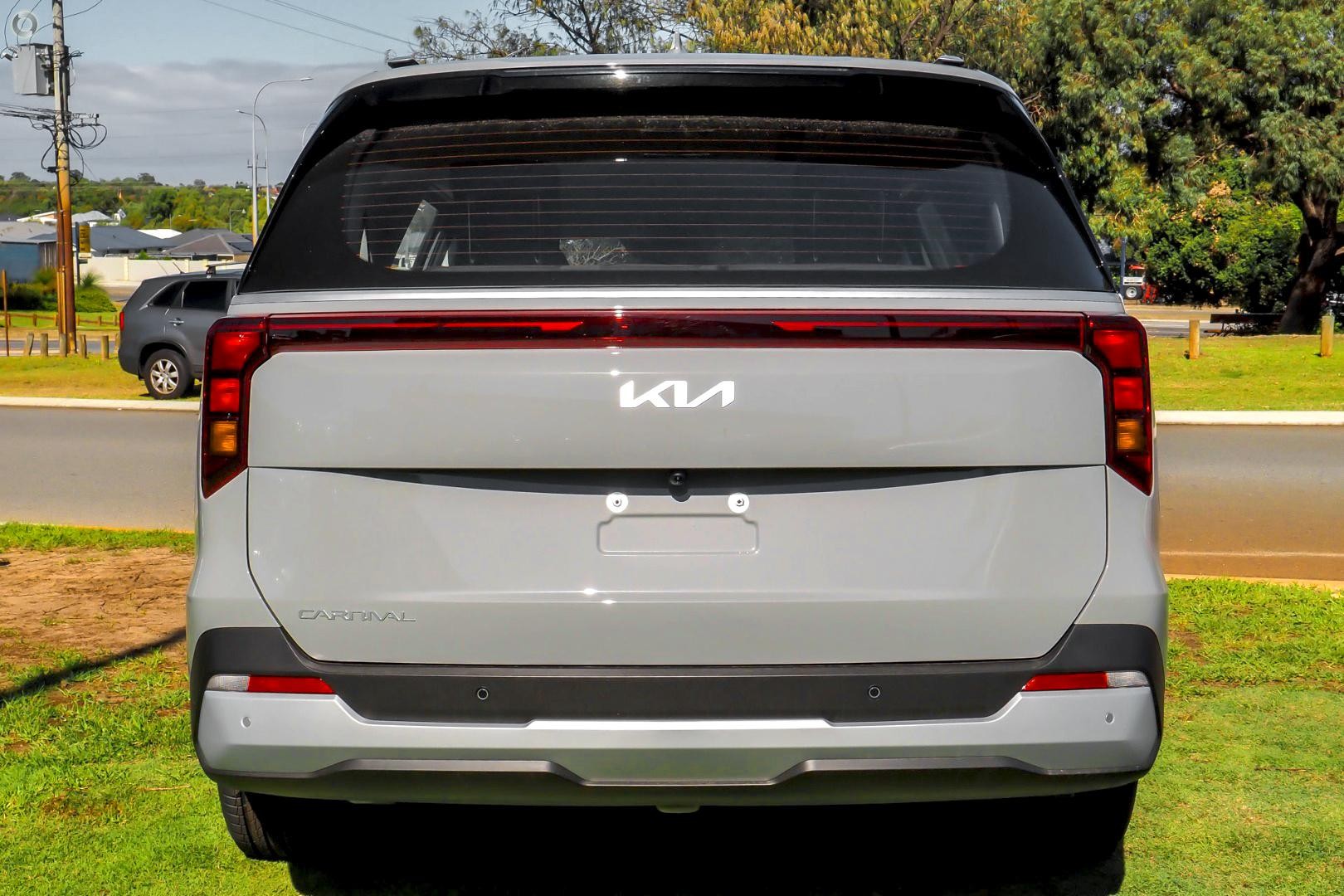 Kia Carnival image 3