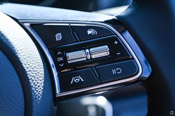https://dvg-vehicle-assets.s3.amazonaws.com/1034317/j4w2flhp55uikasnvxqrsp3l2.jpg