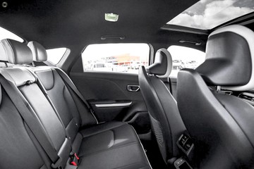 https://dvg-vehicle-assets.s3.amazonaws.com/1034937/yeo8tx700nxllz86rcckzuice.jpg