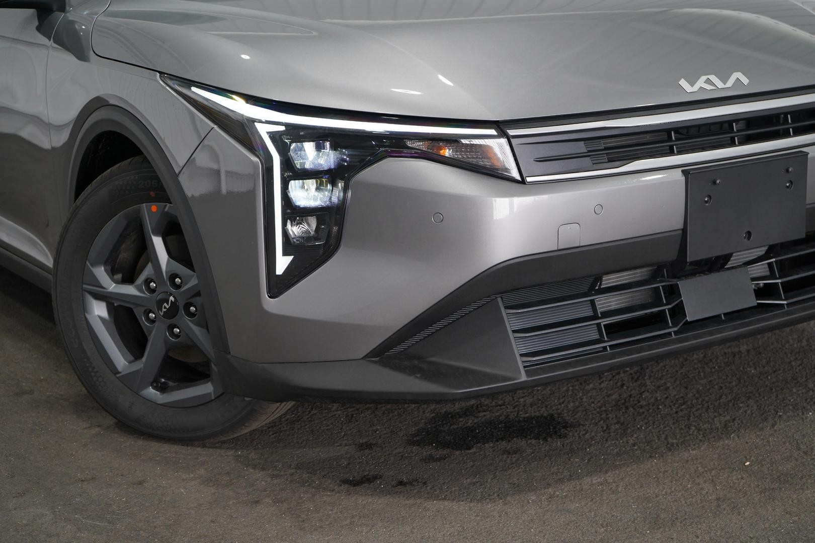 Kia K4 image 2