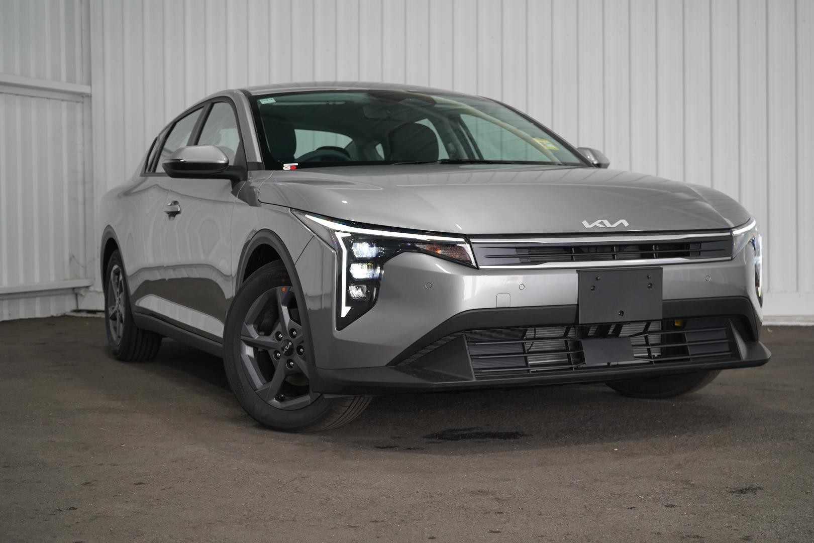Kia K4 image 1