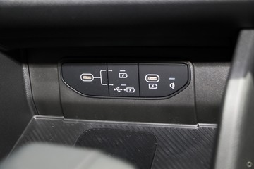 https://dvg-vehicle-assets.s3.amazonaws.com/1054073/ywwrk335czueji4fngkvk0yt7.jpg
