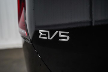https://dvg-vehicle-assets.s3.amazonaws.com/1089215/4ukuaudd76johnk8x287s4euf.jpg