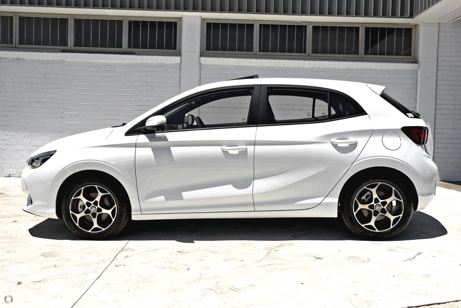 MG Mg3 image 2