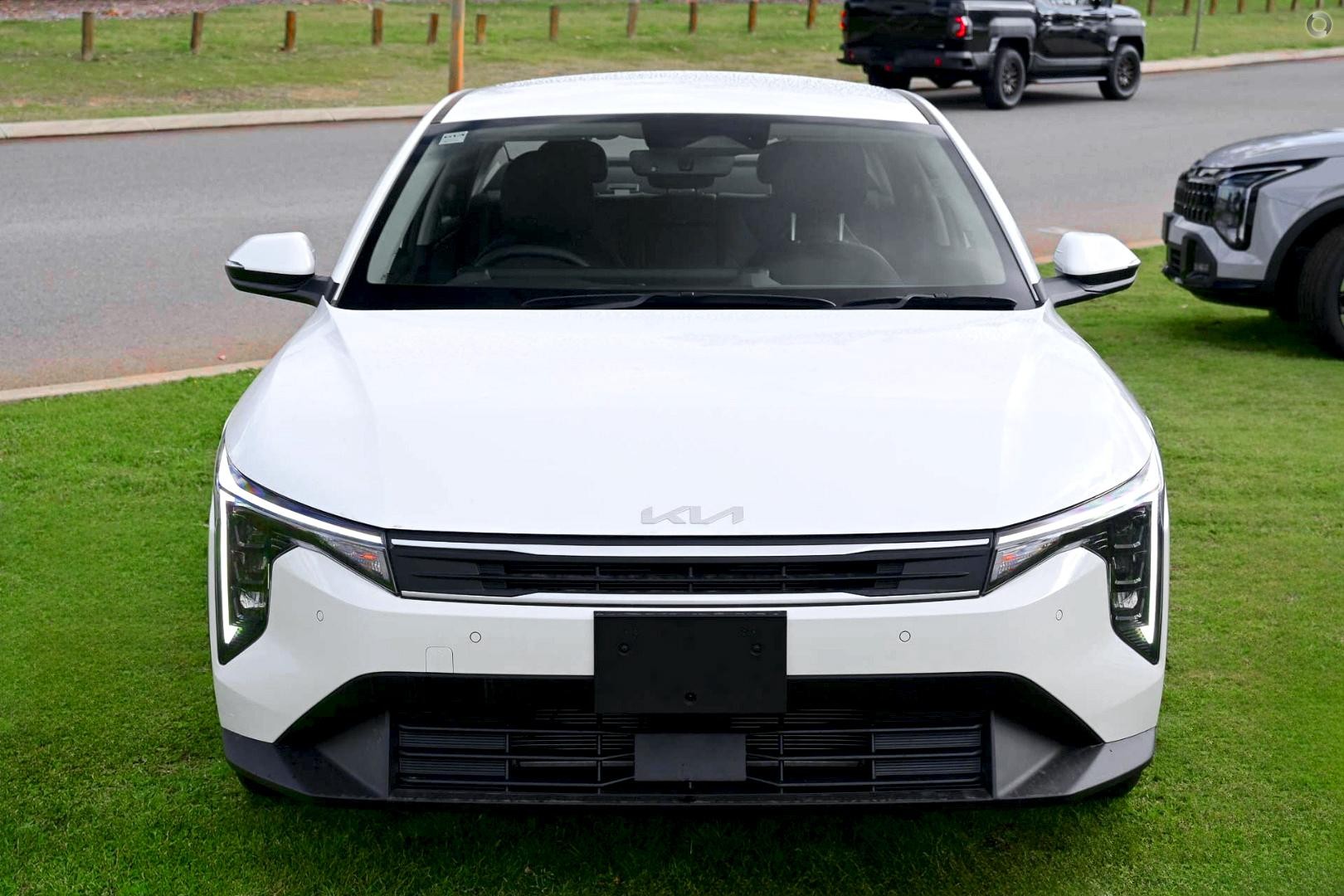 Kia K4 image 2