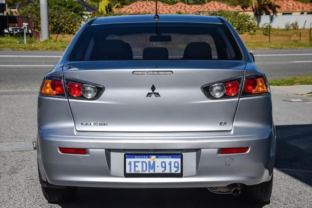 Mitsubishi Lancer image 4