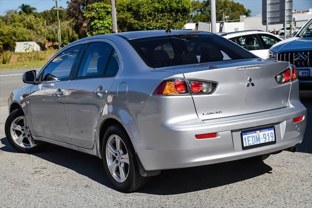 Mitsubishi Lancer image 3