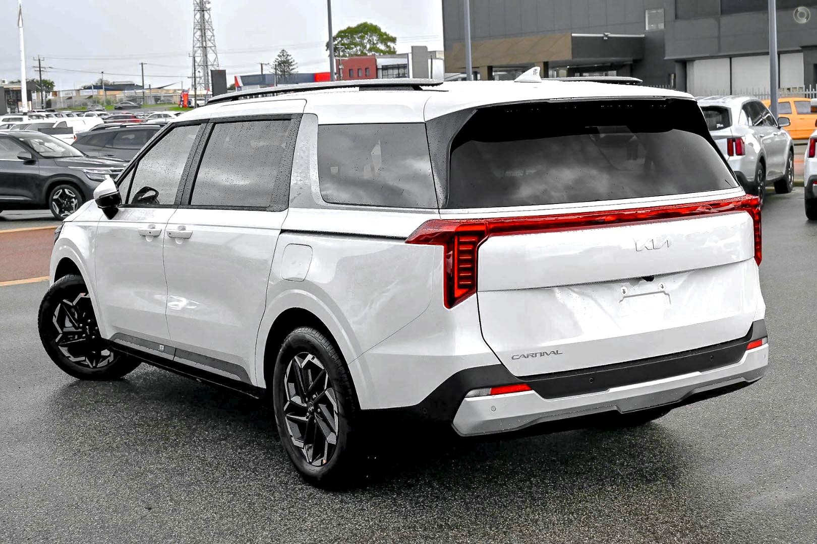 Kia Carnival image 4