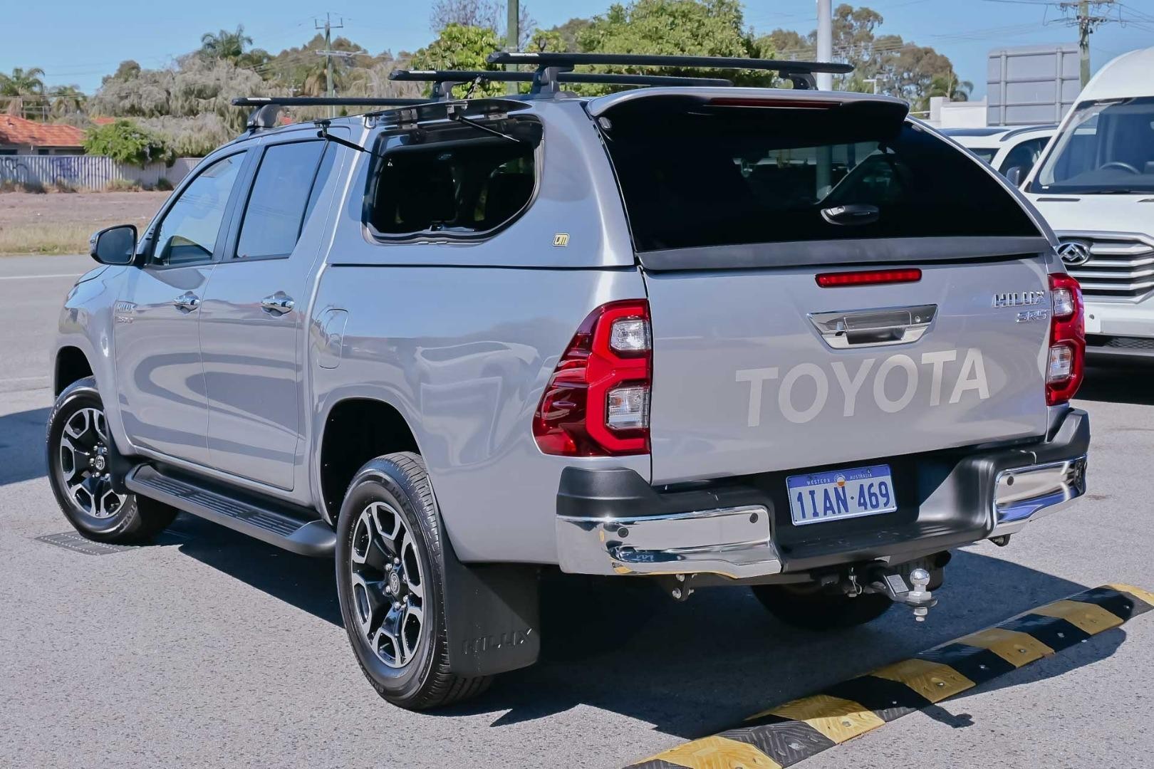 Toyota Hilux image 2