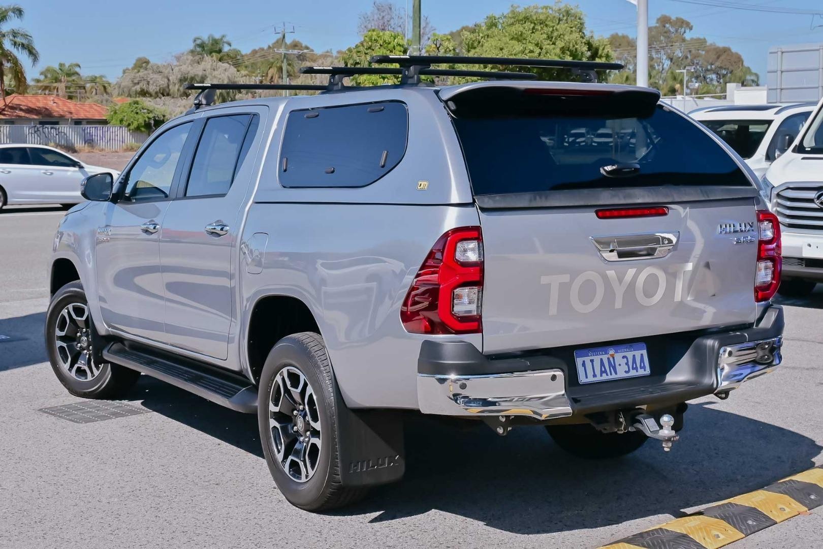 Toyota Hilux image 2